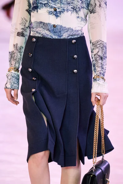 Look 27